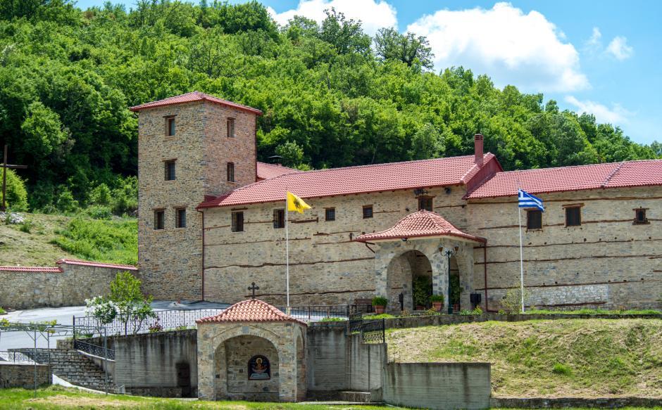 Ιερά Μονή Αγίας Τριάδος(Σπαρμός)