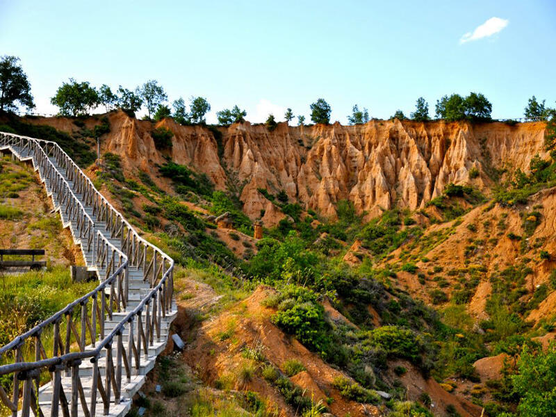 Πεζοπορία ανάμεσα στους βράχους: Μπουχάρια και Νοχτάρια